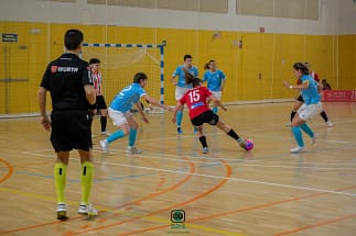 Penya Esplugues ganó 5-2 a CD Chiloeches en un partido crucial de la Primera División Femenina de Futsal.