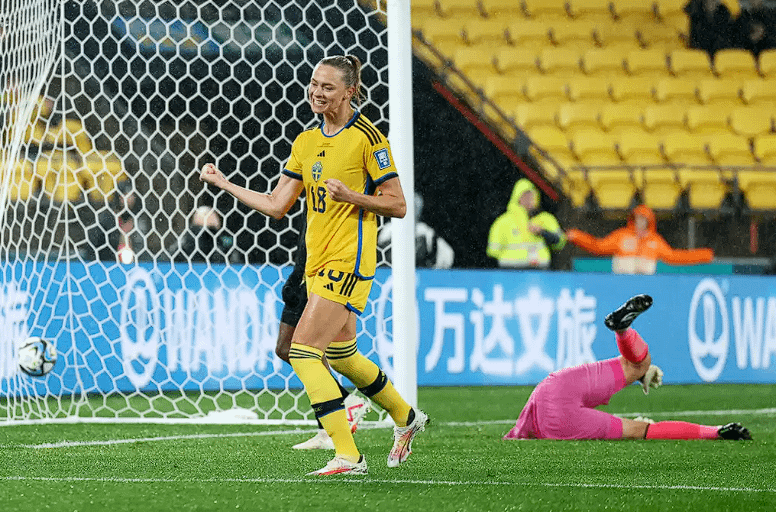 Suecia pasa a octavos de final.