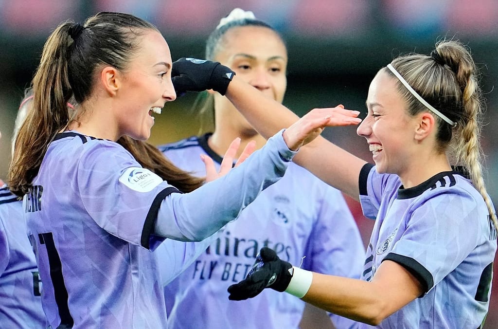 CAROLINE WEIR Y ATHENEA