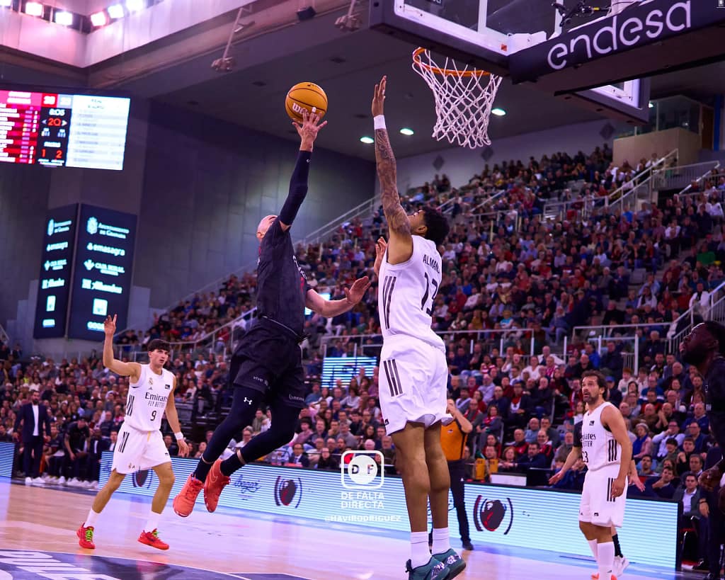 Coviran Granada 81 - 79 Real Madrid